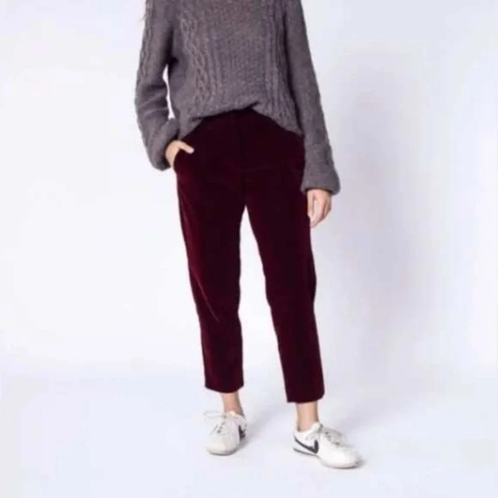 WildFang The Empower Velvet Crop Pant Burgundy Size 4 Soft Holiday Red Tailored